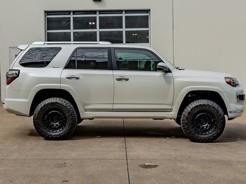 Used 2020 Toyota 4Runner Limited AWD/4WD image 11