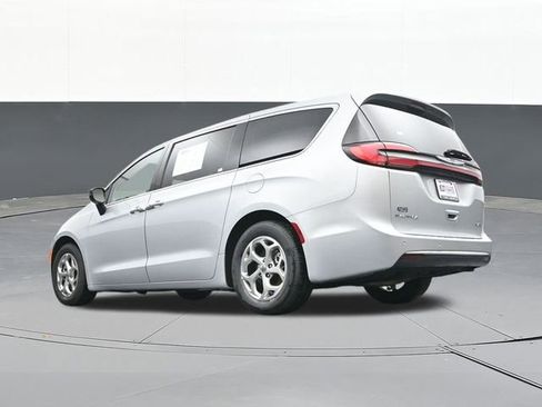 Used 2024 Chrysler Pacifica Limited FWD image 45