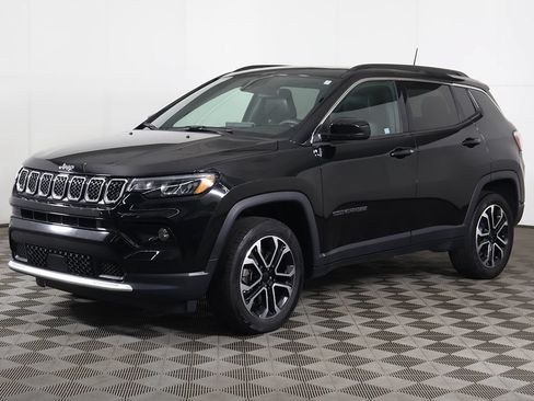 Used 2024 Jeep Compass Limited w/ Sun and Sound Group AWD/4WD image 9