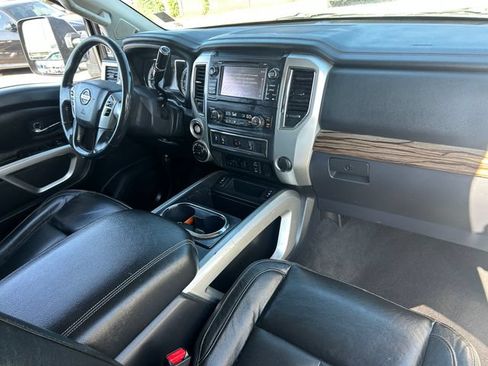Used 2017 Nissan Titan SL AWD/4WD image 34
