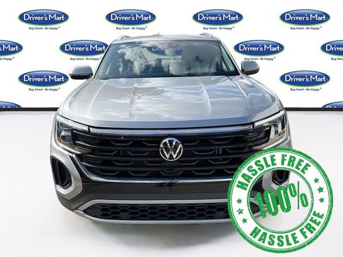 Used 2025 Volkswagen Atlas Cross Sport SE FWD image 2