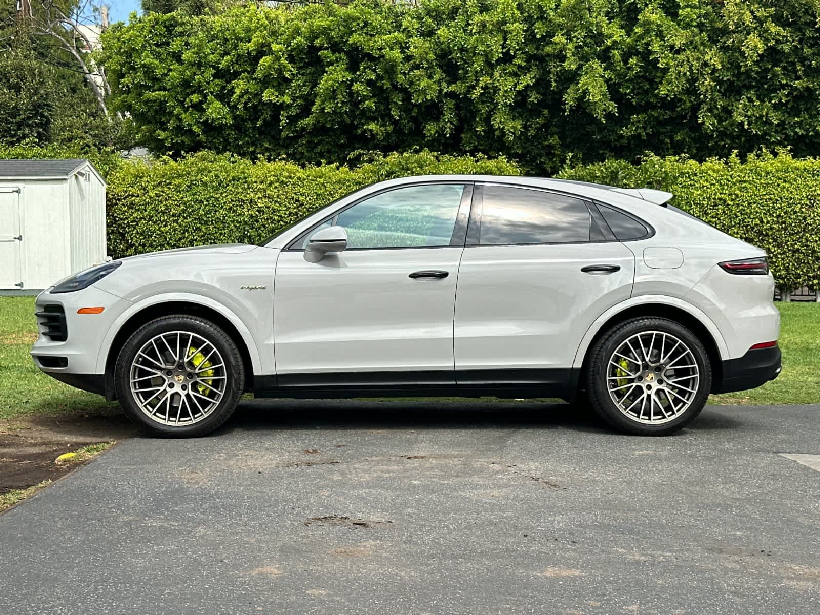 Used 2023 Porsche Cayenne Platinum Edition AWD/4WD image 2