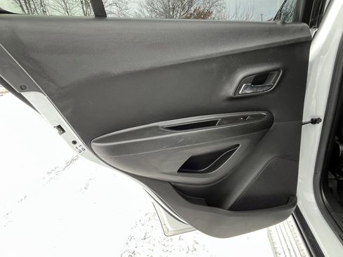 Certified 2022 Chevrolet Trax LS w/ Tint and Cruise Package image 16