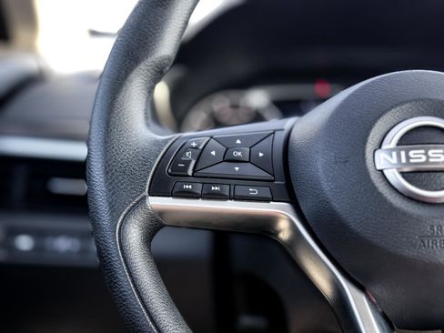 Used 2024 Nissan Altima 2.5 SV image 11