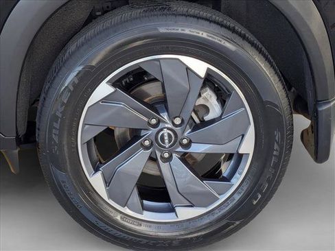 Used 2024 Nissan Rogue SV FWD image 23