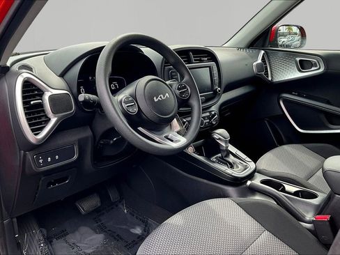 Used 2025 Kia Soul LX w/ LX Technology Package FWD image 17