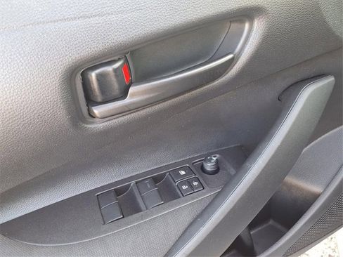 Used 2025 Toyota Corolla LE image 67