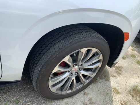 Used 2021 GMC Yukon XL Denali w/ Denali Premium Package image 10