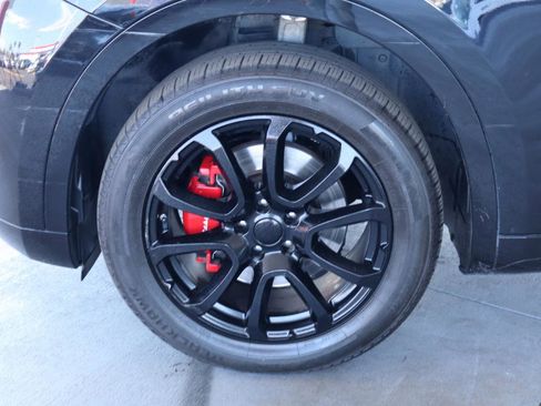 Used 2017 Maserati Levante w/ Luxury Package image 12