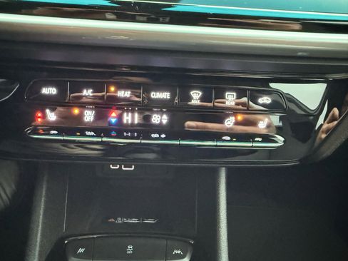 Used 2022 Chevrolet Bolt LT w/ Infotainment Package image 29