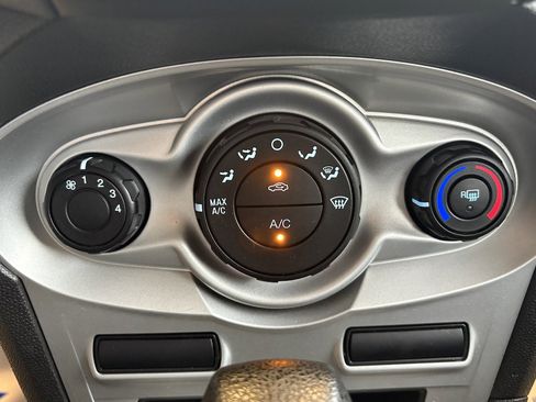 Used 2019 Ford Fiesta SE image 18