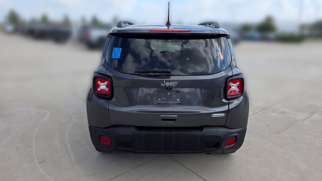 Used 2020 Jeep Renegade Latitude w/ Cold Weather Group FWD image 4