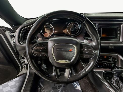 Used 2016 Dodge Challenger SXT image 13