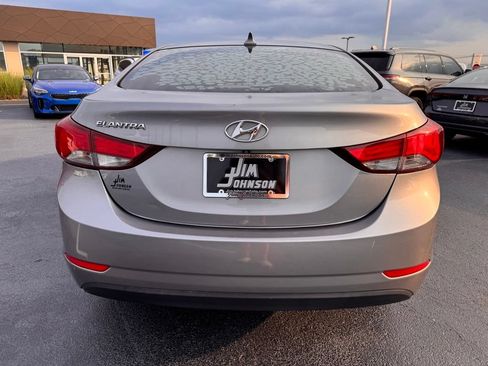 Used 2014 Hyundai Elantra SE w/ Option Group 02 FWD image 4