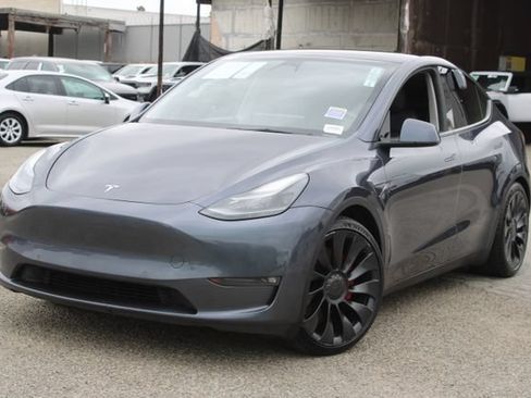 Used 2022 Tesla Model Y Performance AWD/4WD image 9