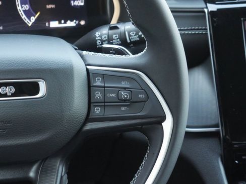 New 2025 Jeep Grand Cherokee Laredo image 17