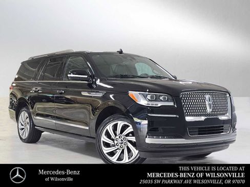 Used 2024 Lincoln Navigator L 4WD image 1