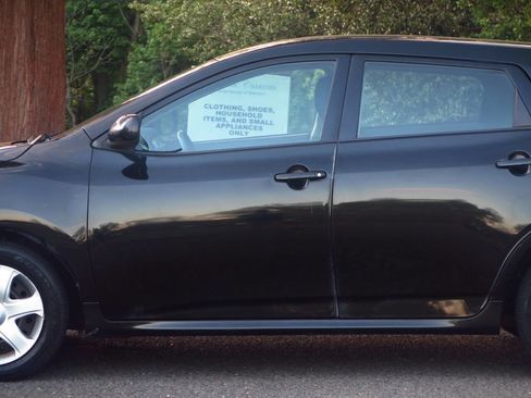 Used 2009 Toyota Matrix FWD image 28