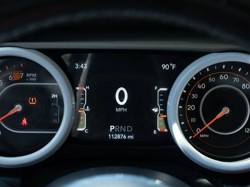 Used 2020 Jeep Wrangler Unlimited Sahara AWD/4WD image 22