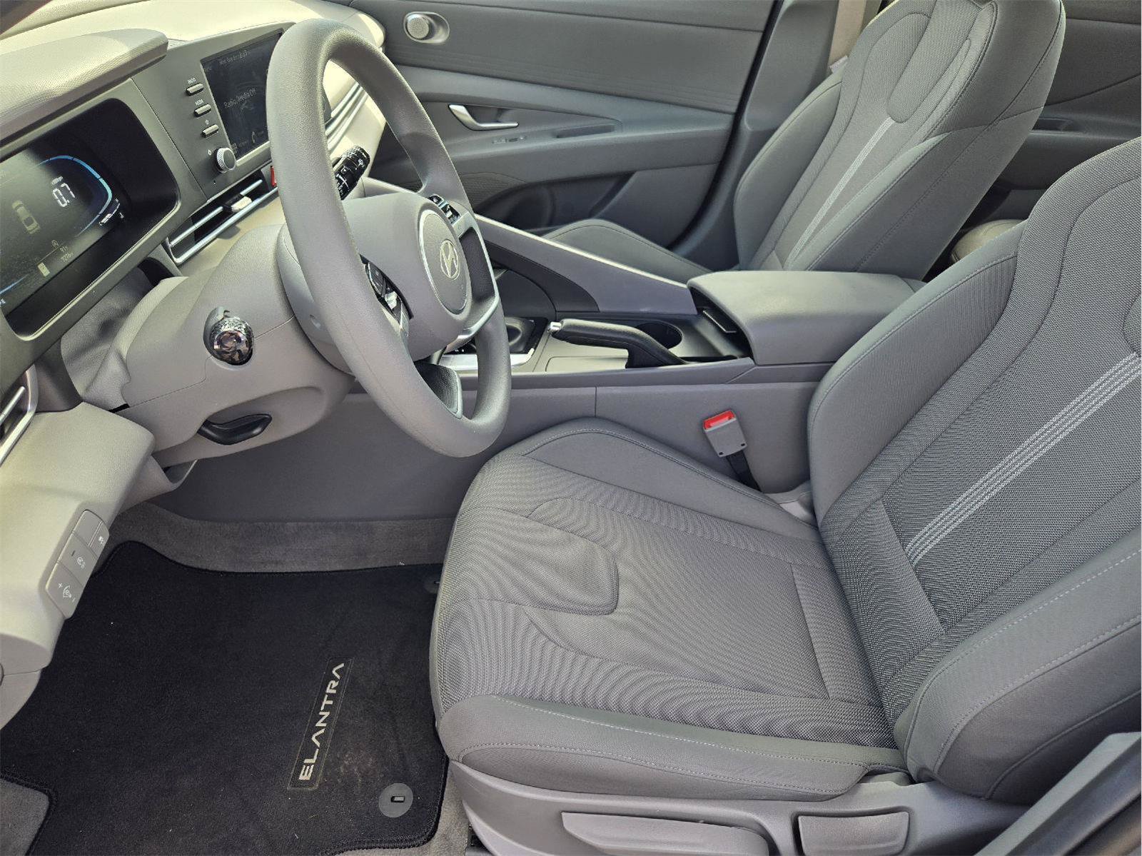 Used 2026 Hyundai Elantra SE w/ Cargo Package FWD image 12