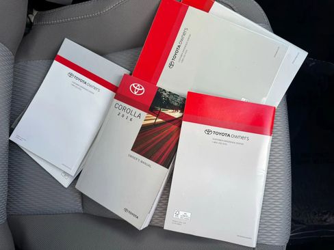 Used 2016 Toyota Corolla LE image 21