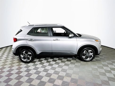 Used 2024 Hyundai Venue SEL image 8