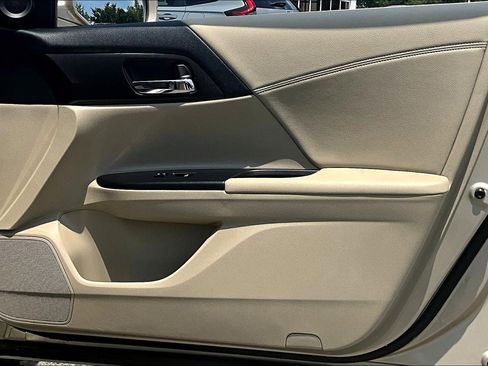 Used 2013 Honda Accord EX image 19