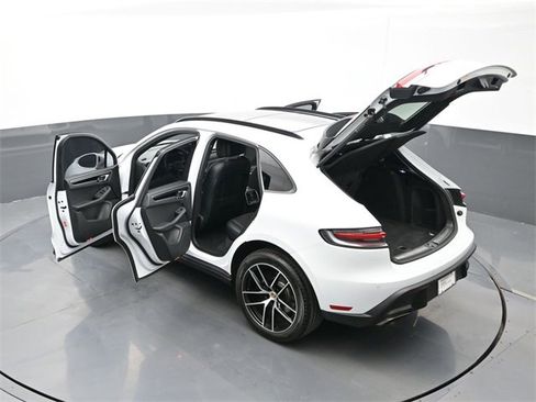 Used 2024 Porsche Macan w/ Premium Plus Package image 28