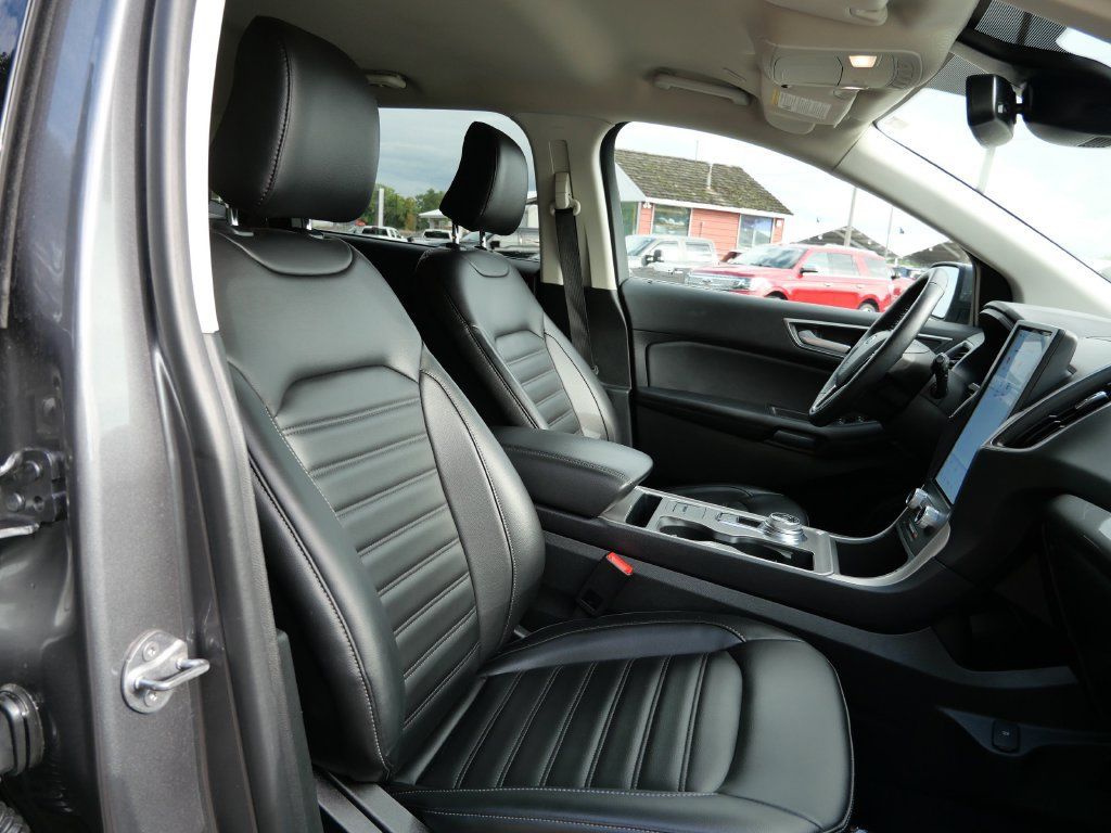 Certified 2024 Ford Edge SEL w/ Convenience Package AWD/4WD image 12