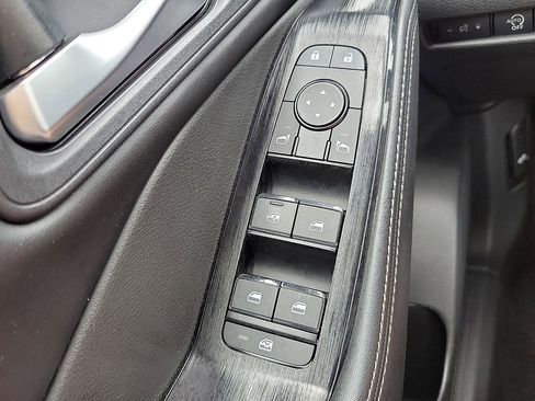 Used 2023 Nissan Rogue SV w/ SV Premium B Package FWD image 12