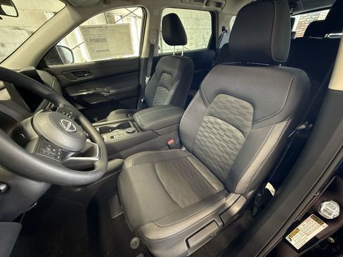 New 2026 Nissan Pathfinder S image 13