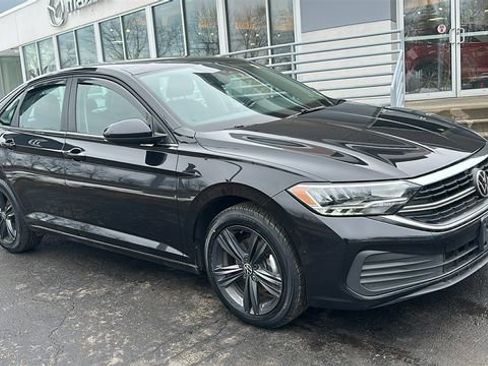 Used 2022 Volkswagen Jetta SE image 4