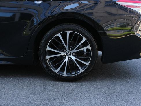 Used 2018 Toyota Camry SE w/ Moonroof Package FWD image 10