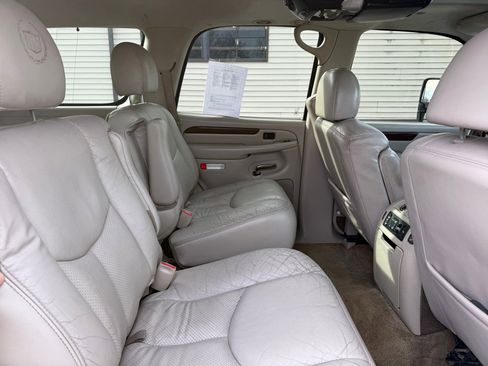 Used 2002 Cadillac Escalade AWD image 12