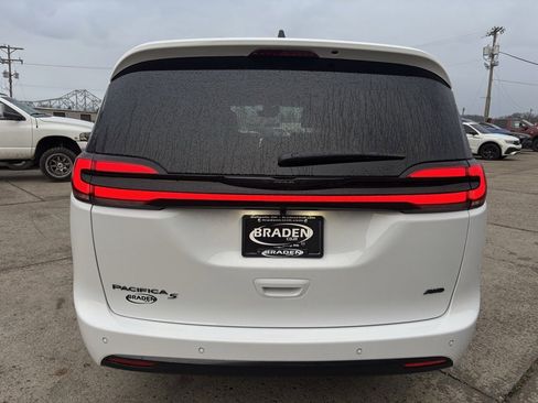 New 2026 Chrysler Pacifica Select image 6