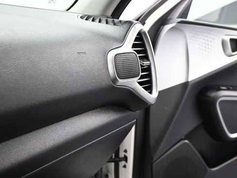 Used 2020 Kia Soul LX image 11