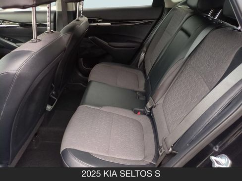 Used 2025 Kia Seltos S FWD image 16