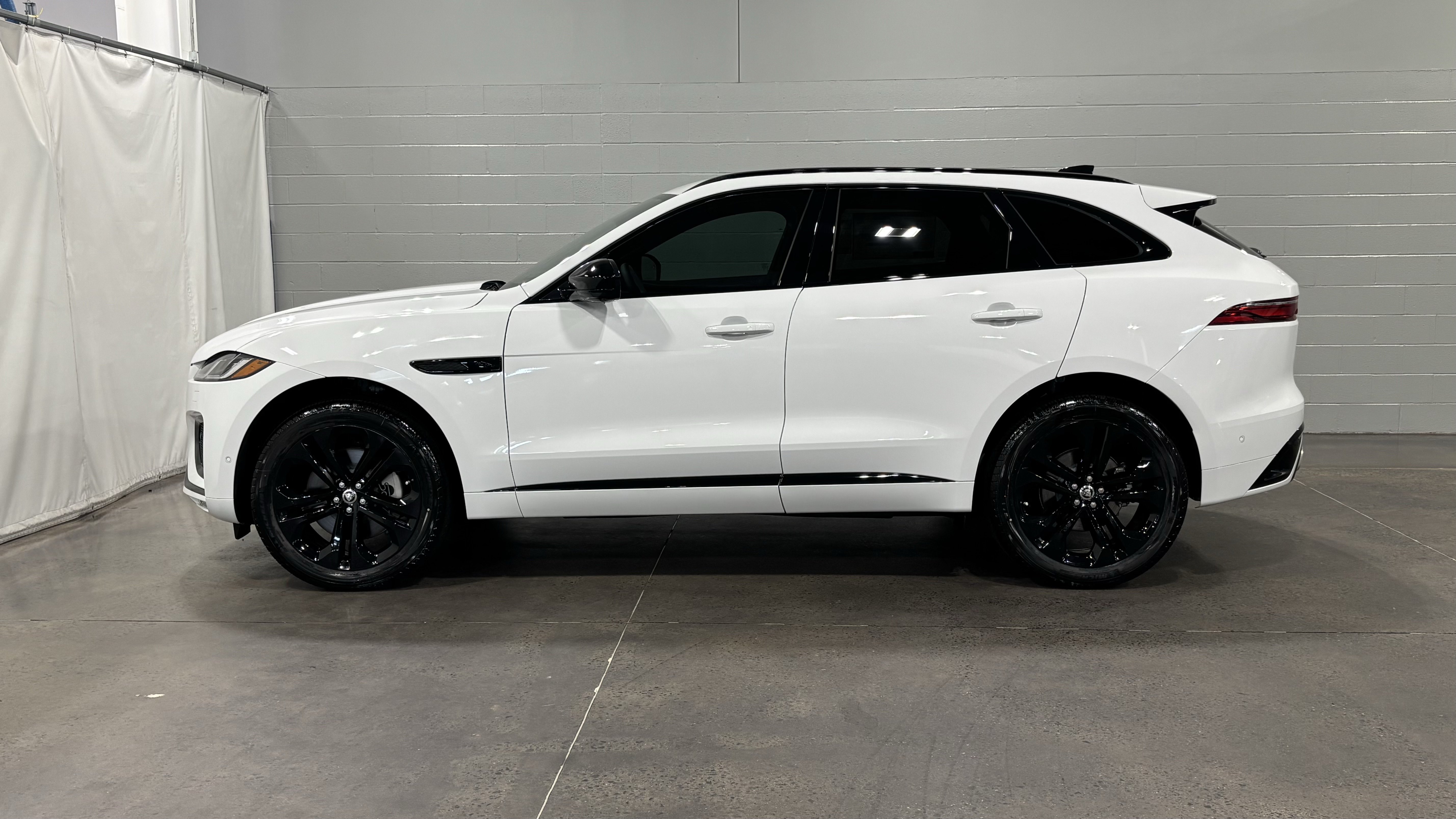 New 2026 Jaguar F-PACE R-Dynamic S AWD/4WD image 7