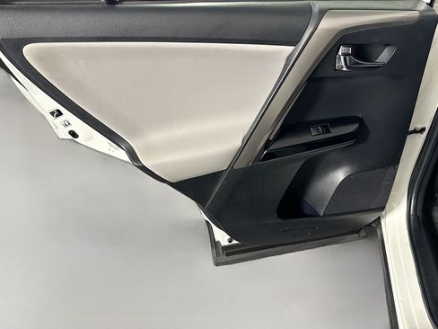 Used 2018 Toyota RAV4 Limited FWD image 26