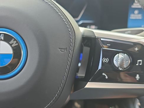 Used 2025 BMW i7 eDrive50 w/ M Sport Package image 21