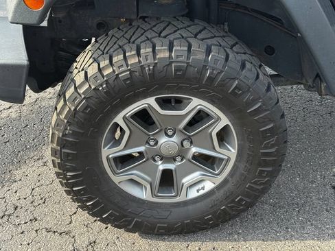 Used 2013 Jeep Wrangler Unlimited Rubicon w/ Connectivity Group AWD/4WD image 10