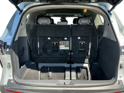 Used 2024 Toyota Sienna XLE FWD image 24