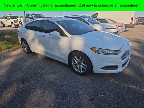 Used 2016 Ford Fusion SE FWD image 5