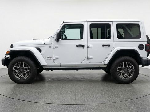 Used 2025 Jeep Wrangler Sahara image 5