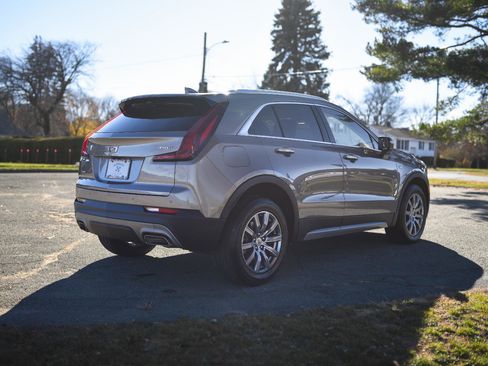 Used 2022 Cadillac XT4 Premium Luxury w/ Enhanced Visibility Package image 10