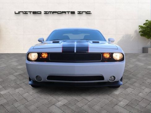 Used 2011 Dodge Challenger SE image 2