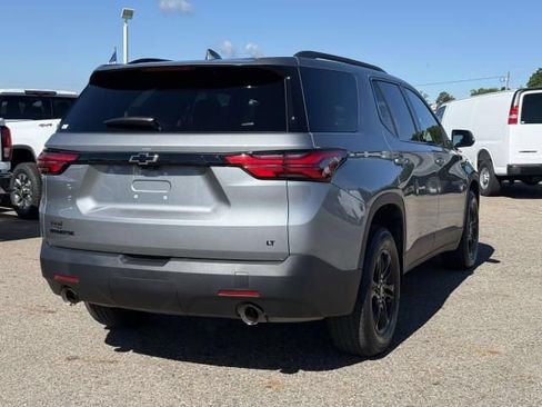 Used 2023 Chevrolet Traverse LT FWD image 5