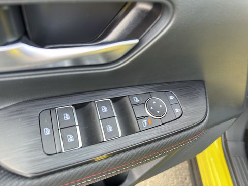 Used 2025 Nissan Kicks SR image 12