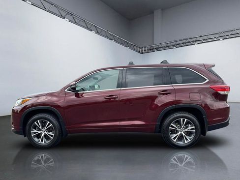 Used 2017 Toyota Highlander Plus AWD/4WD image 2