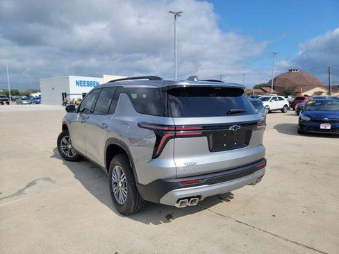 New 2026 Chevrolet Traverse LT w/ Driver Confidence Package FWD image 5
